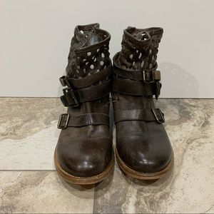 Vero Cuoio Perforated Brown Short Leather Boot